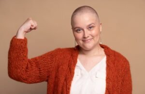 How Can a Bald Woman Build Confidence Before Dating?