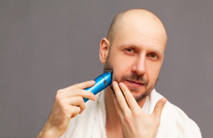 Electric Shaver VS Razor for Bald Heads: Which Wins?